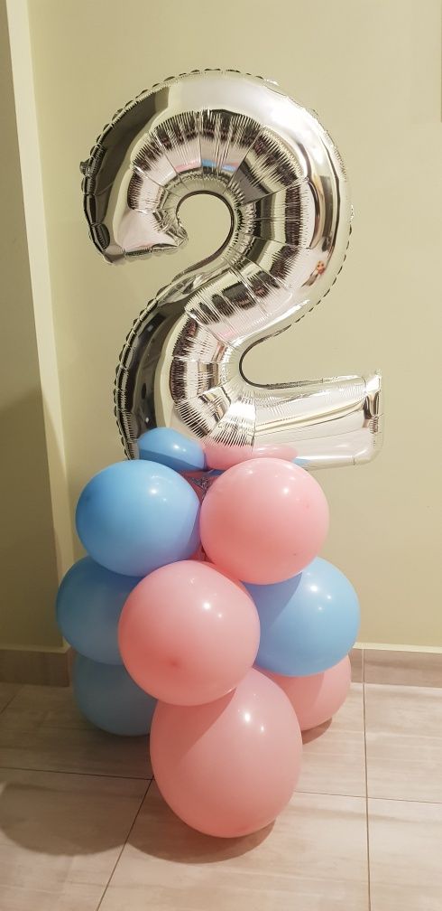 Цифри 1 и 2 и балони за празник