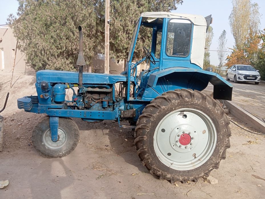 t28 traktor xolati yaxshi yurib turgan