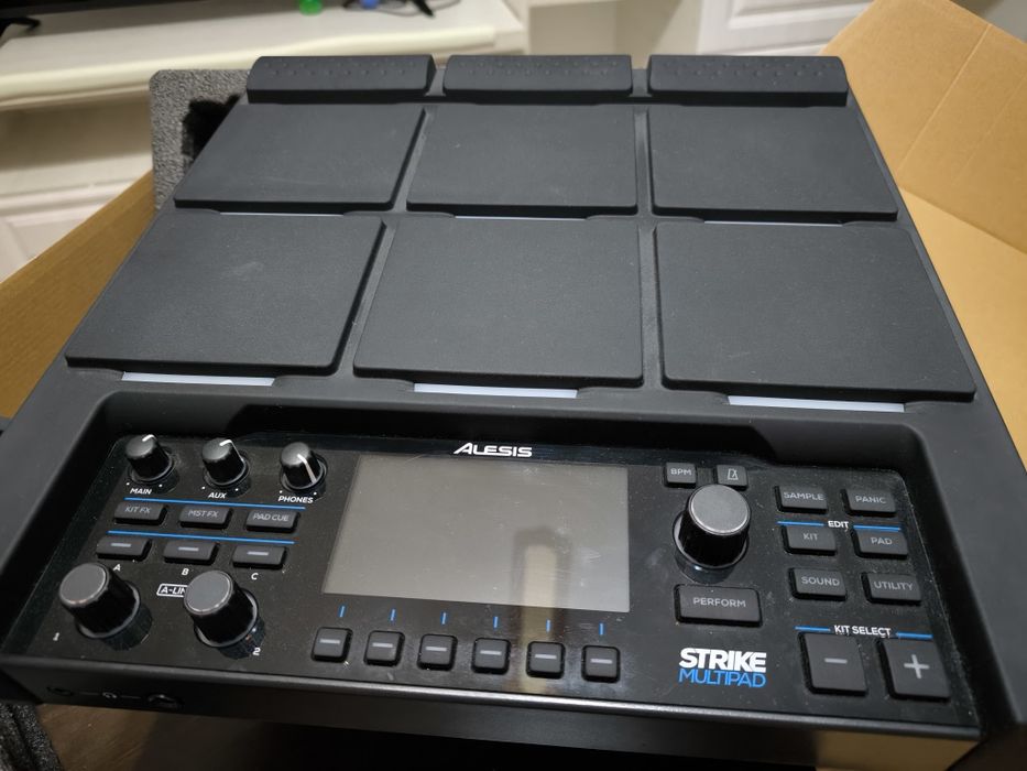 Alesis Strike Multipad + Pedală Millenium