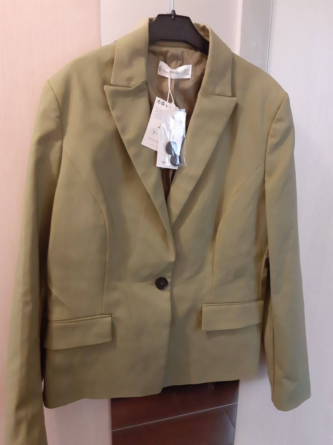 Sacou damă,nou nouț,marca "MANGO",culoare "olive ".