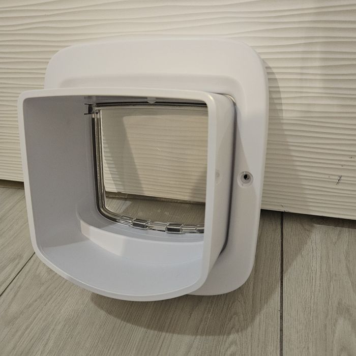 Usa pentru pisici PetSafe alba