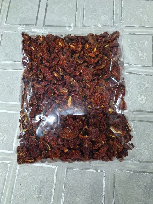 Домати, червени чушки, люти чушки, ябълки