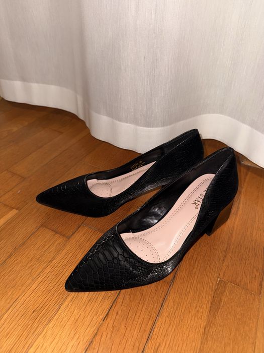 Чисто Нови Дамски обувки на ток!