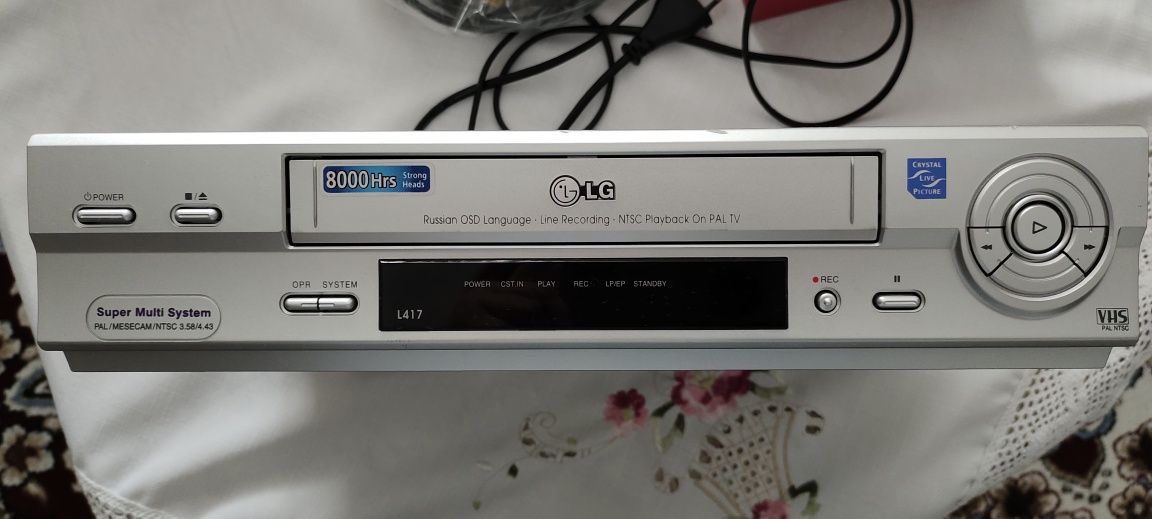 VHS видеомагнитофон LG Super Multi System + пульт