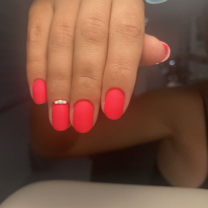 Aplic unghii cu oja semipermanenta si gel