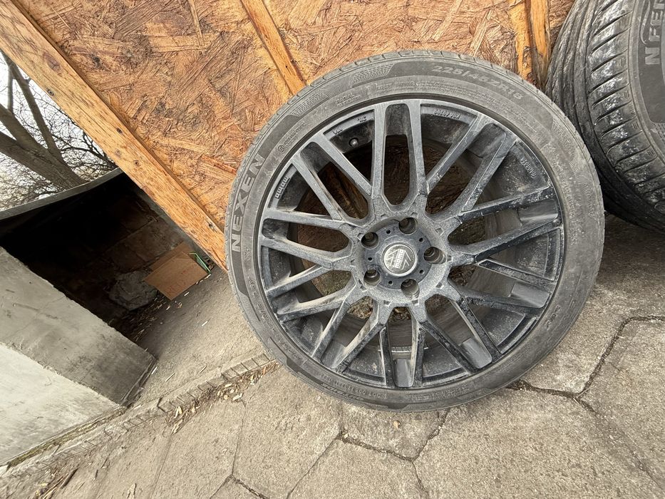 Гуми с джанти Momo 18’ 5х120 BMW F10 F30 F31 225/45/ZR18