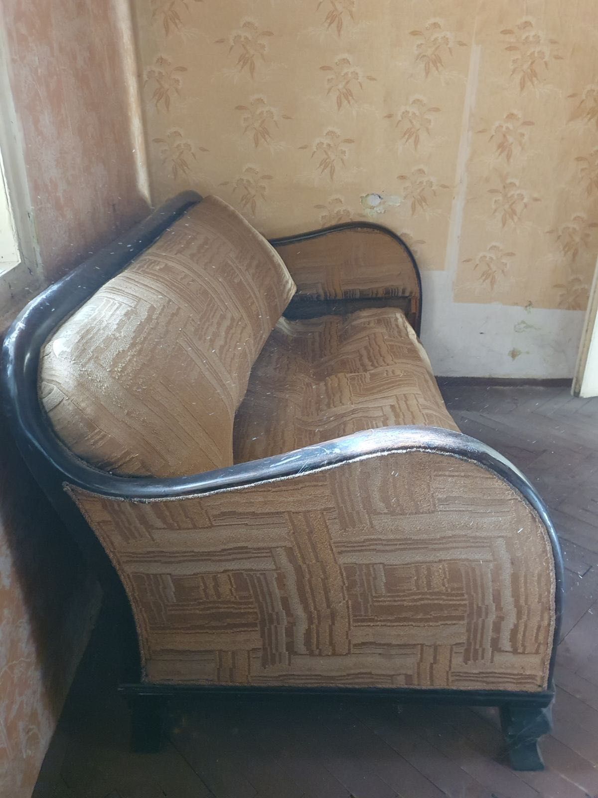 Старинни диван и фотьойли