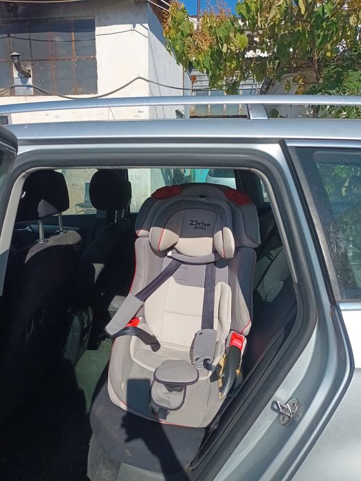 Scaun auto cu sistem isofix