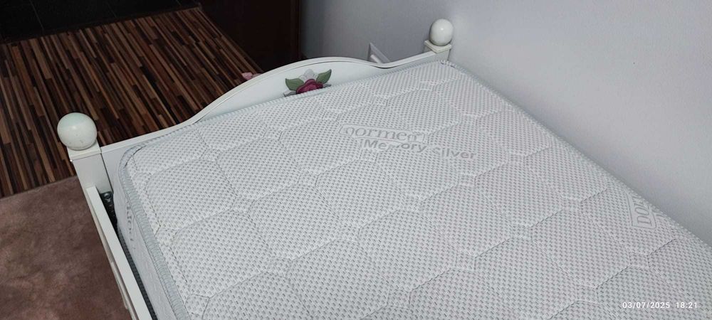 Pat single 90×200 cu saltea Dormeo, somiera si lada (posibil saltea 2)