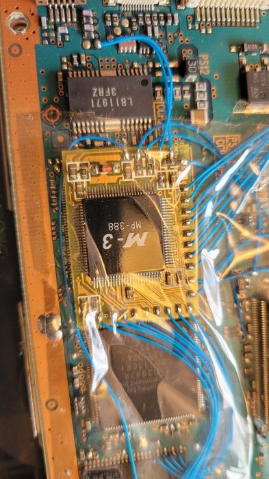 Playstation 2 modat cu cip ruleaza si  jocuri Playstation1