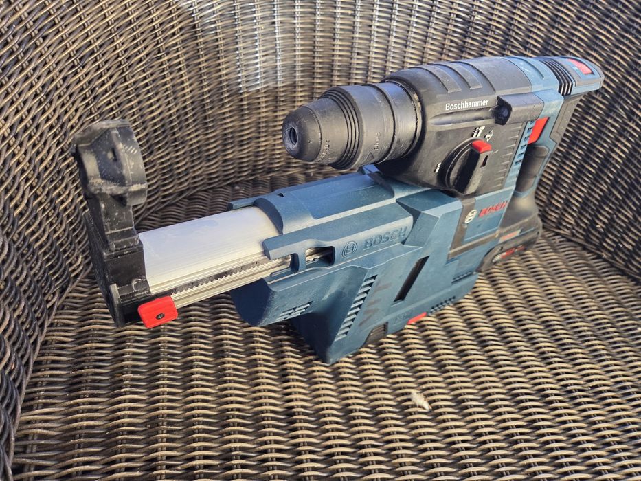 Rotopercutor Bosch GBH 18V 26 cu aspirator