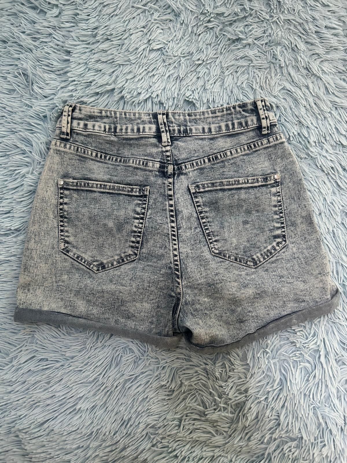 Blugi scurti high waist