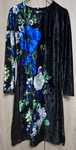 Rochie midi, superba, mulata, de catifea neagra cu flori, M-L