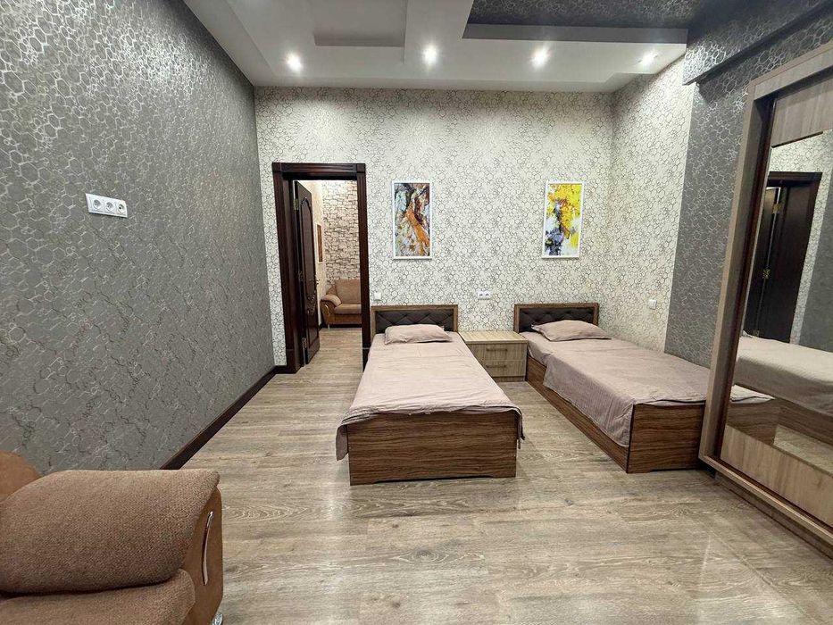 Аренда Евро Дом Центр Конституция Ор-р 
4 -х комнатный дом. 3 сотки