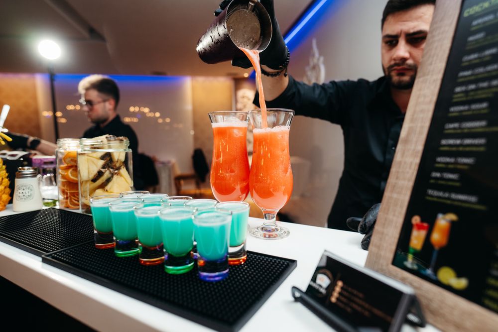 Bar Mobil/ Tort de shot uri/ Cocktail Bar/ Servicii all-inclusiv!