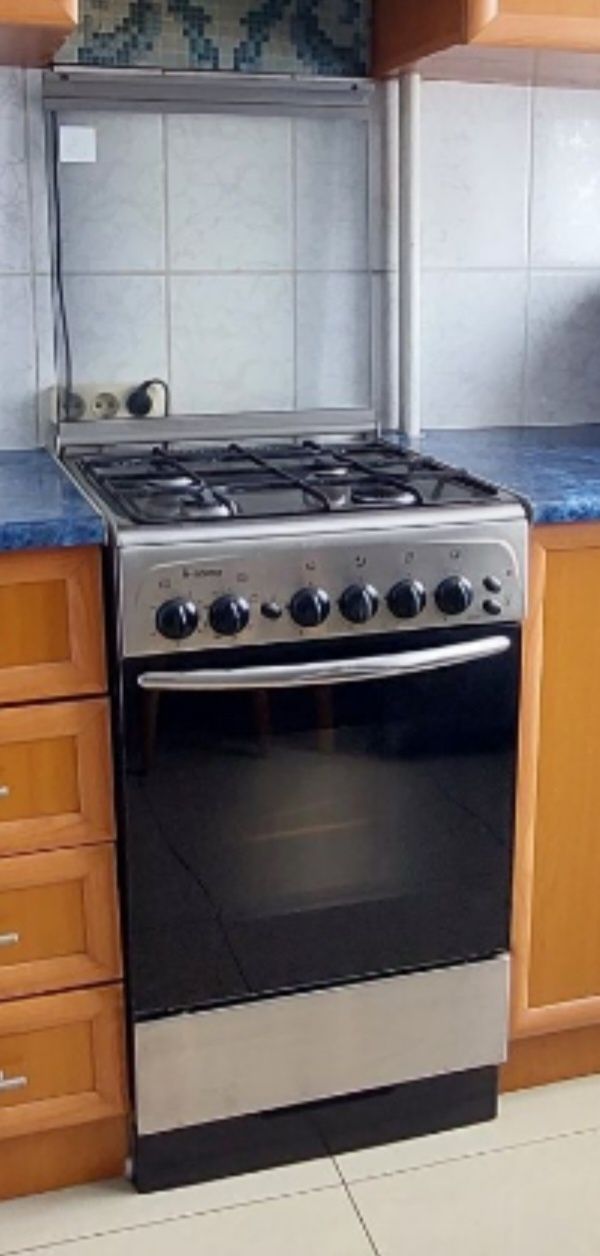 Продам газовую плиту в отличном состоянии
