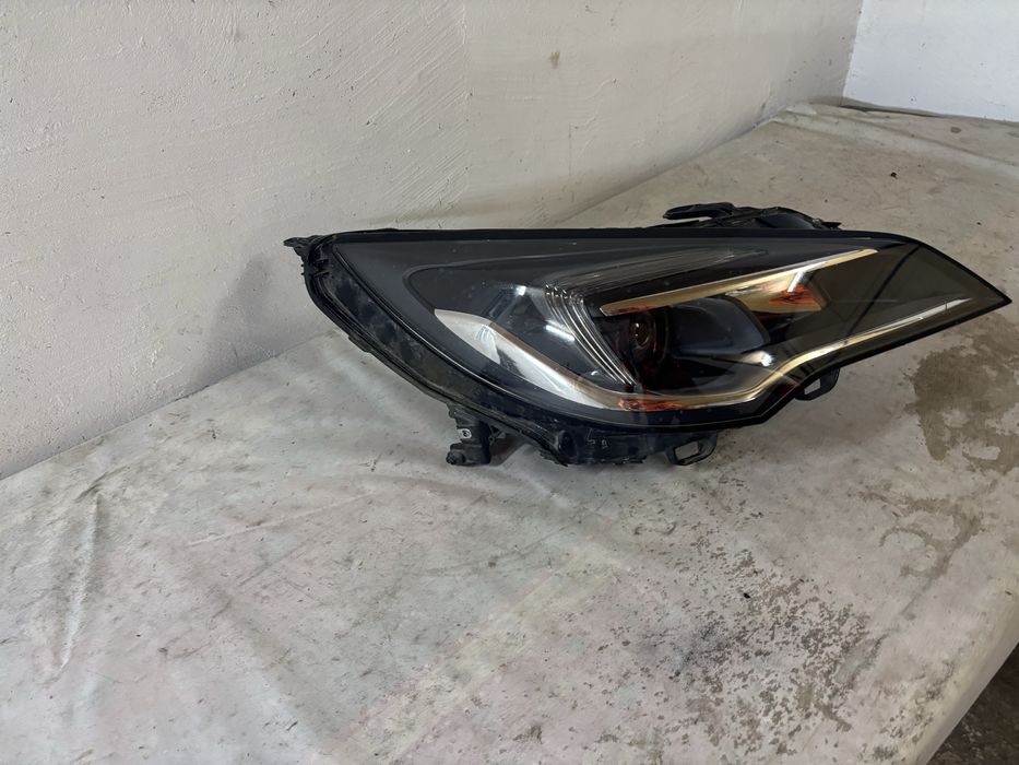 Far dreapta opel astra k