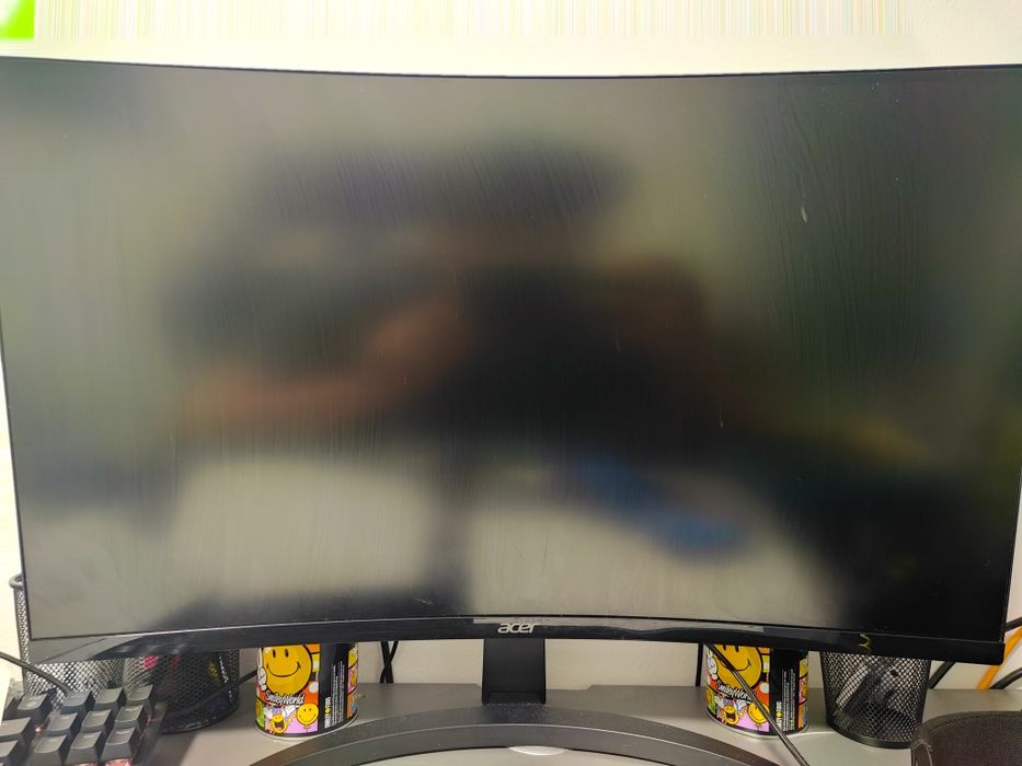 Vand monitor Acer ED273U