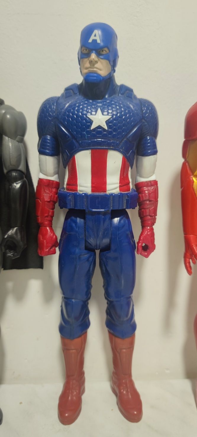 Vând figurine eroi Marvel