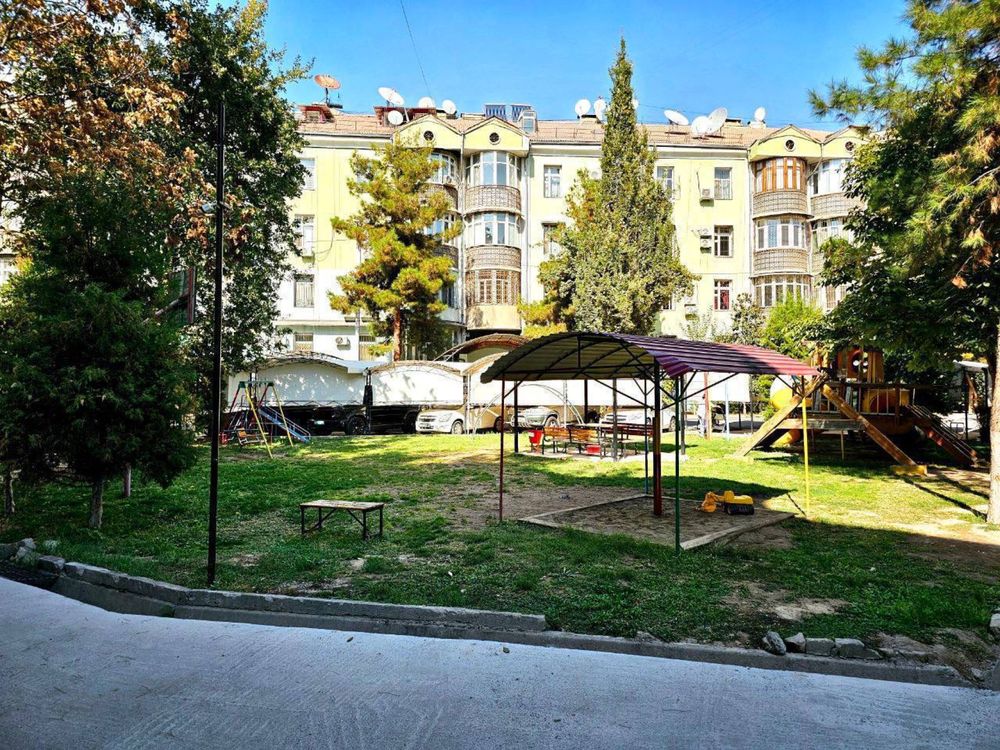 Попугайчик Чехова Метро ойбек Продам квартиру 4х ком 160м2