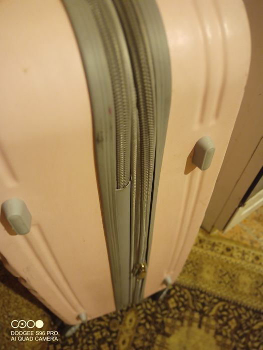 Голям много запазен и здрав куфар