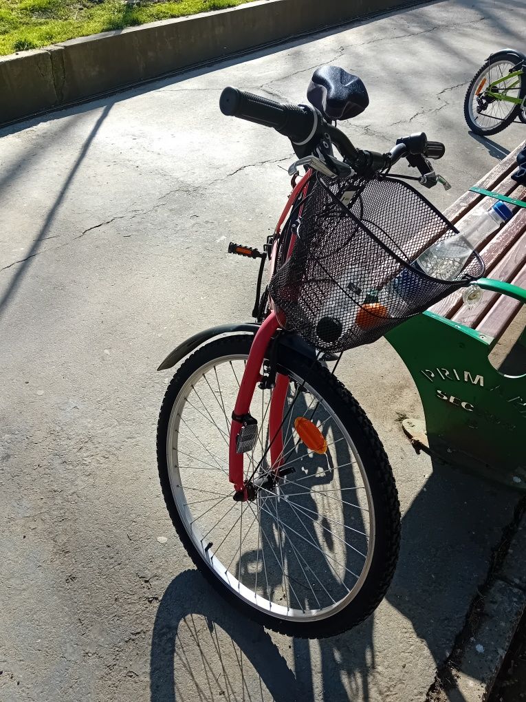 Bicicleta B Twin roșie stare foarte bună