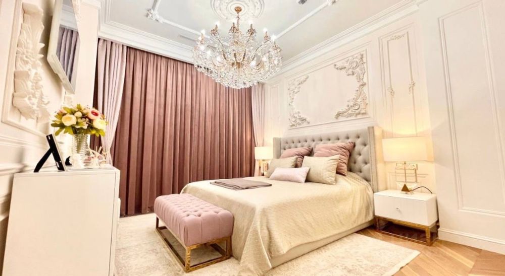 Гостиница России-Новостройка! Сдается 3-х комнатная в центре города!