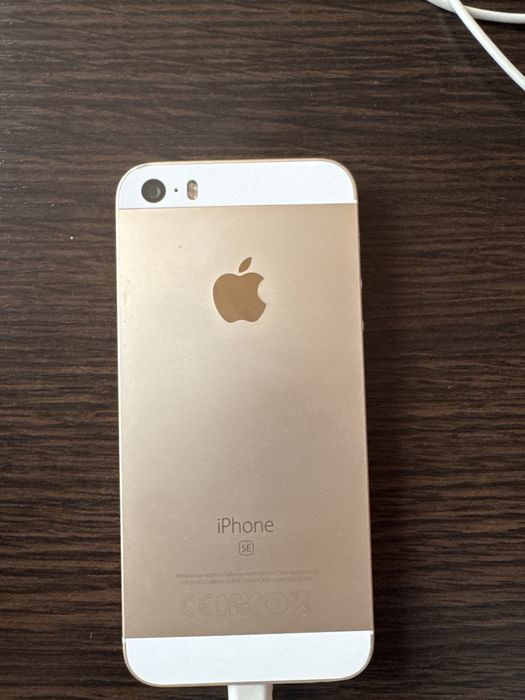 iPhone SE 32GB – Rose Gold + аксесоари