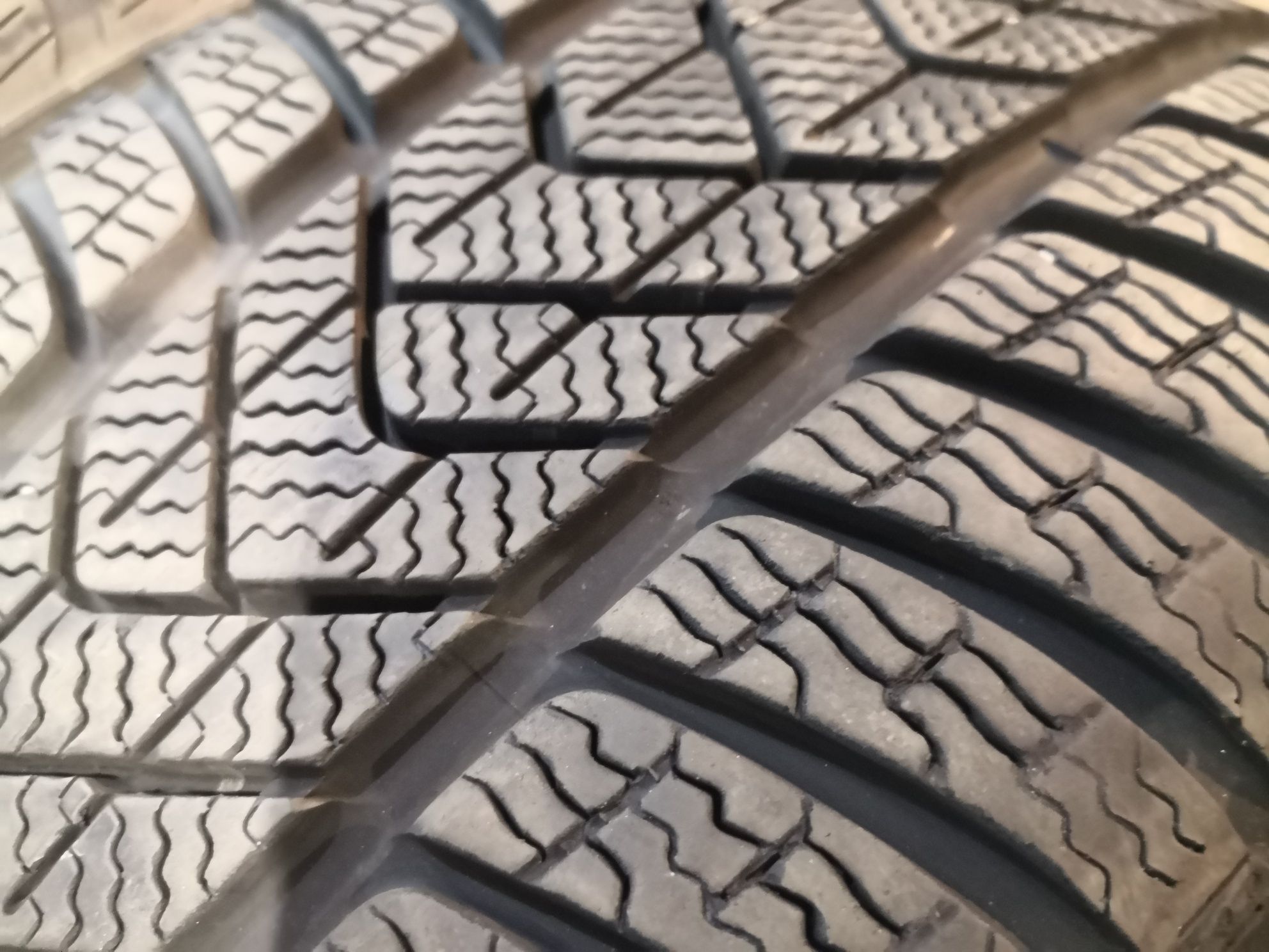 245 40 19 цола гуми като нови Pirelli