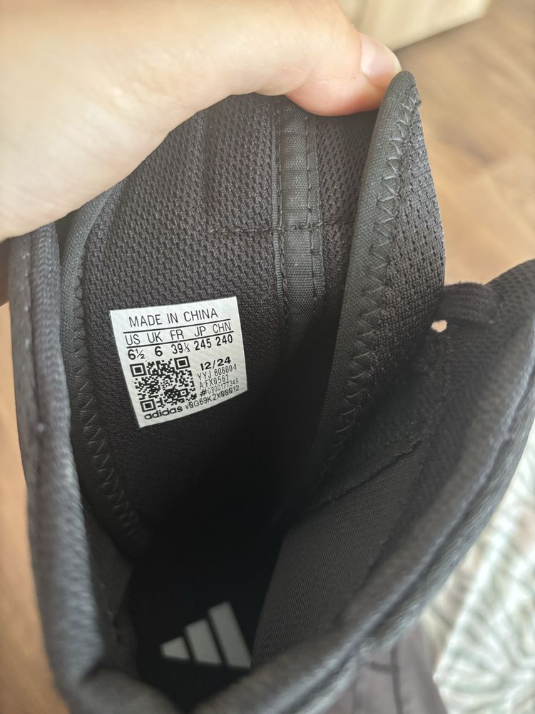 Продавам обувки за бокс Adidas