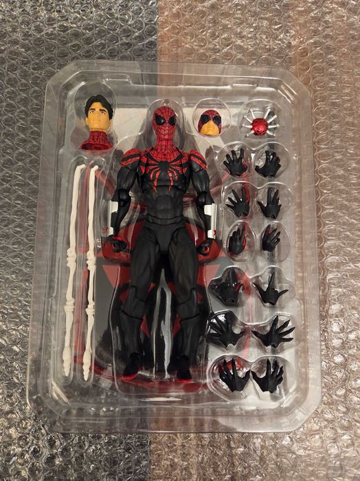 Mess toys Superior Spiderman екшън фигура