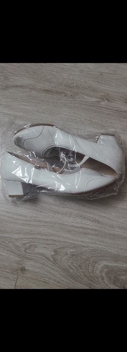 Продам туфли новые
