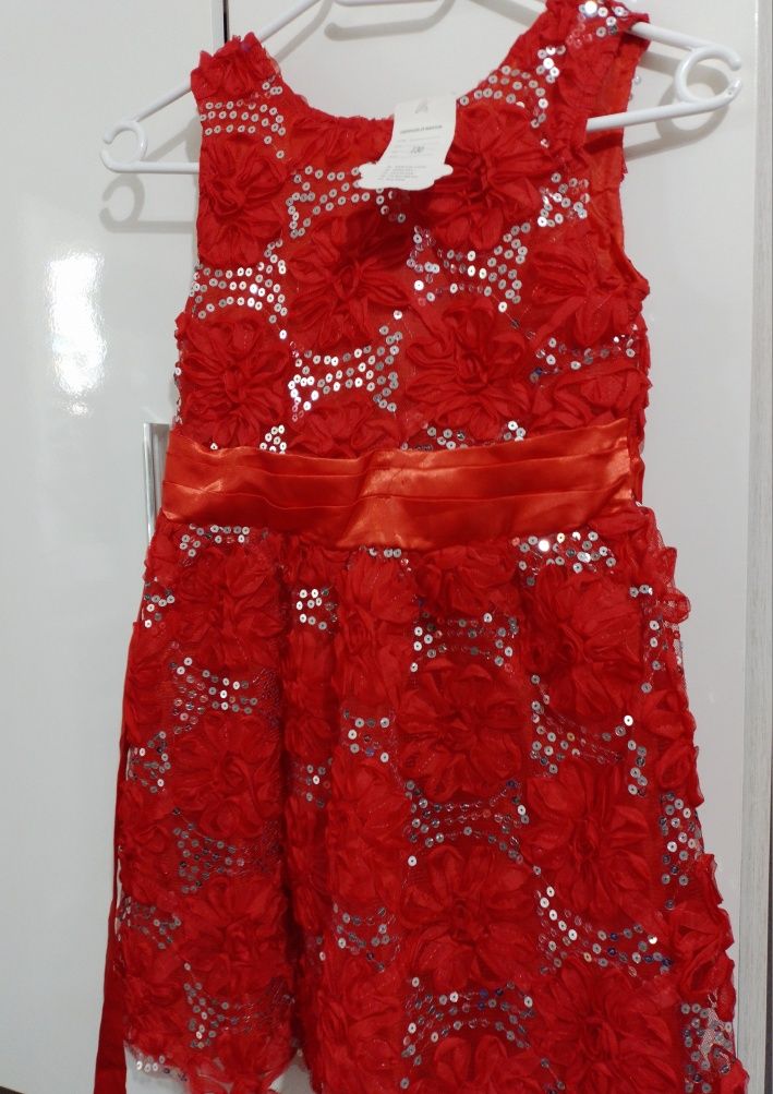 Rochiță roșie nouă, cu etichetă, mar 130