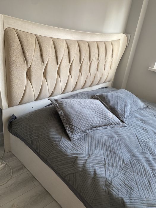 Двуспальная кровать