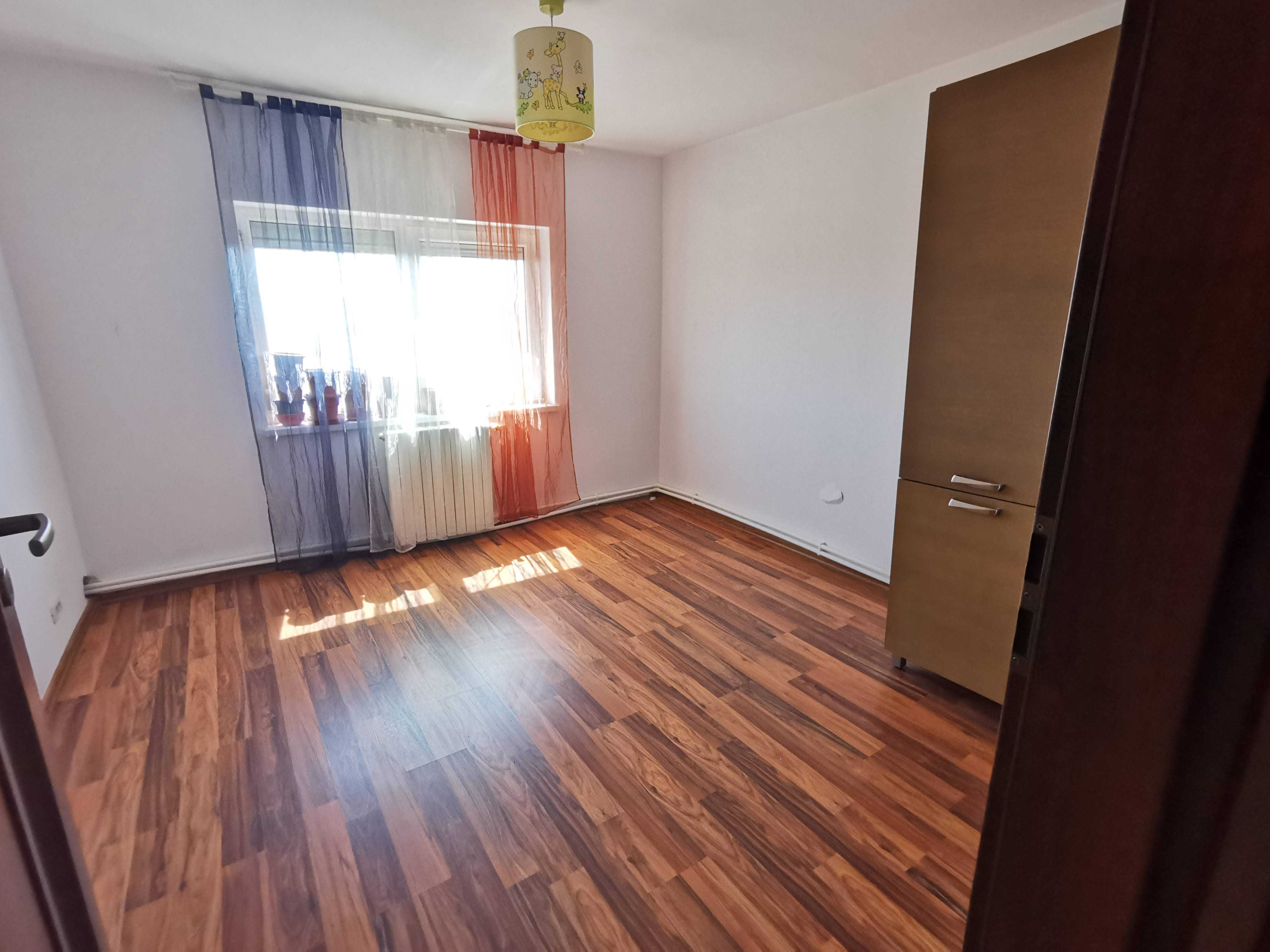 Apartament 4 camere zona Soveja Coiciu