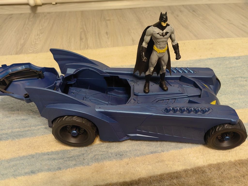 Masina Batman si figurina