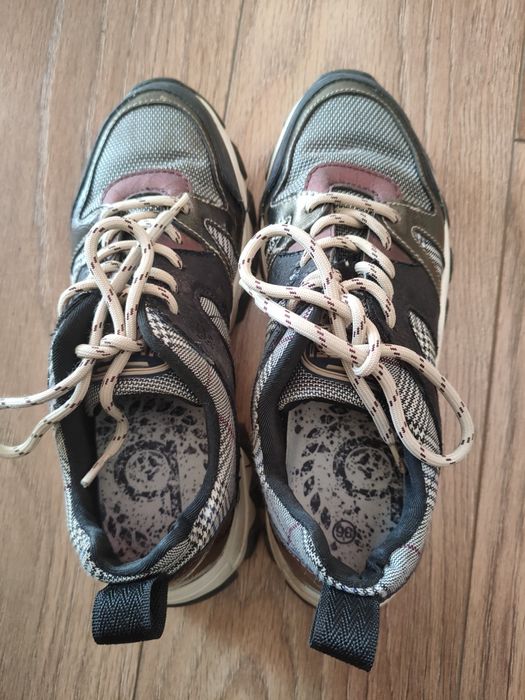 Маратонки Bugatti