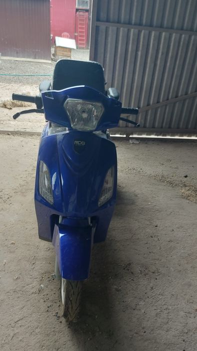 Scurer electric 1000W ,fara permis ,25km/h . Pret negociabil