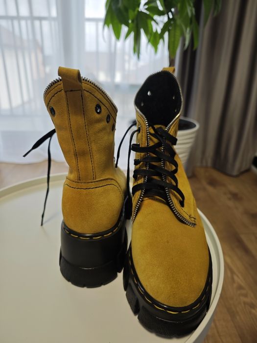 Ghete piele la comanda,noi