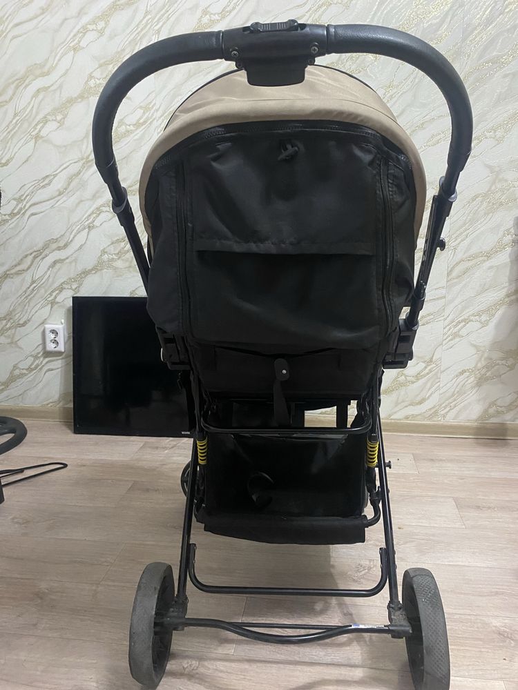 Продам прогулочную коляску INING BABY