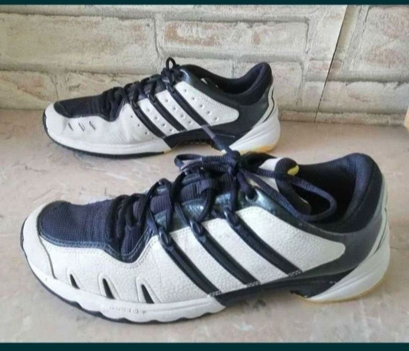 Adidas numarul 47-48