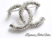 *  Brosa Chanel  *