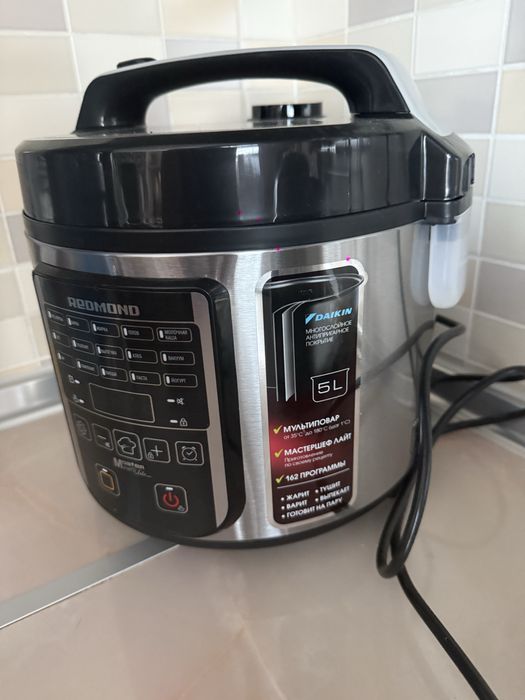 Мультиварка б/у почти новая
