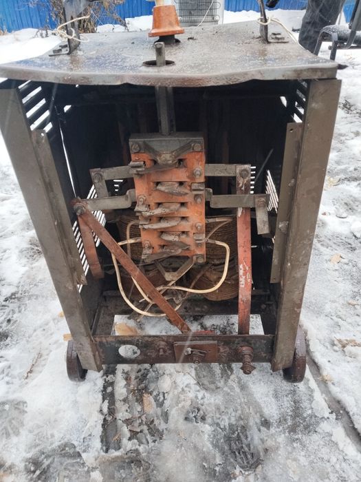 Продам сварочный аппарат на металл.