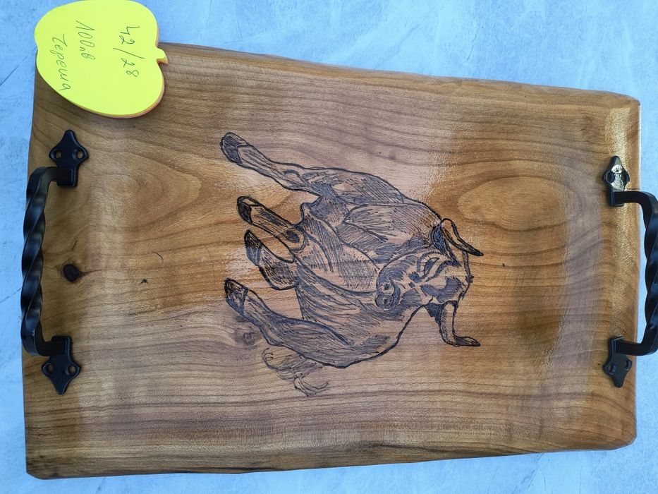 Ръчно изработени дъски и плата за рязане и поднасяне