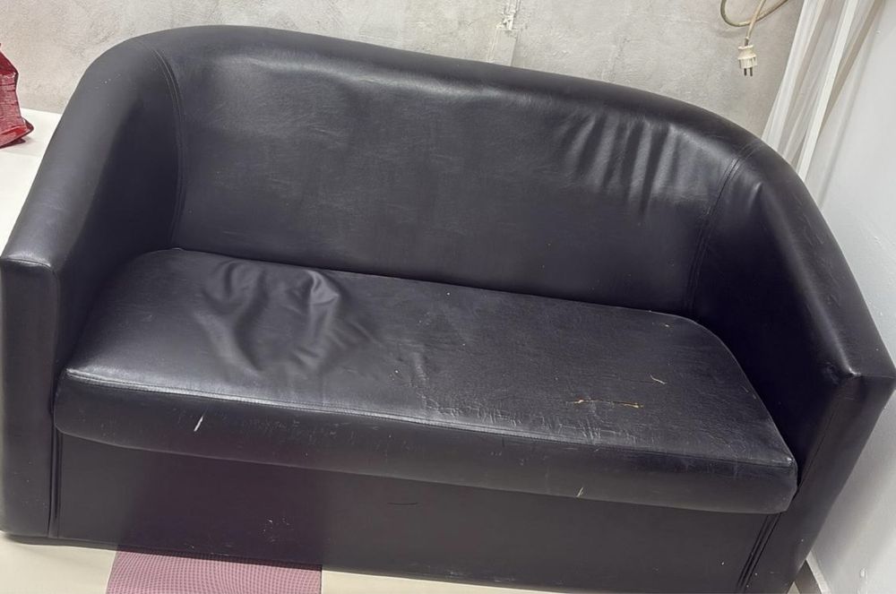 Vand canapea ! Canapea utilizata din piele ecologica