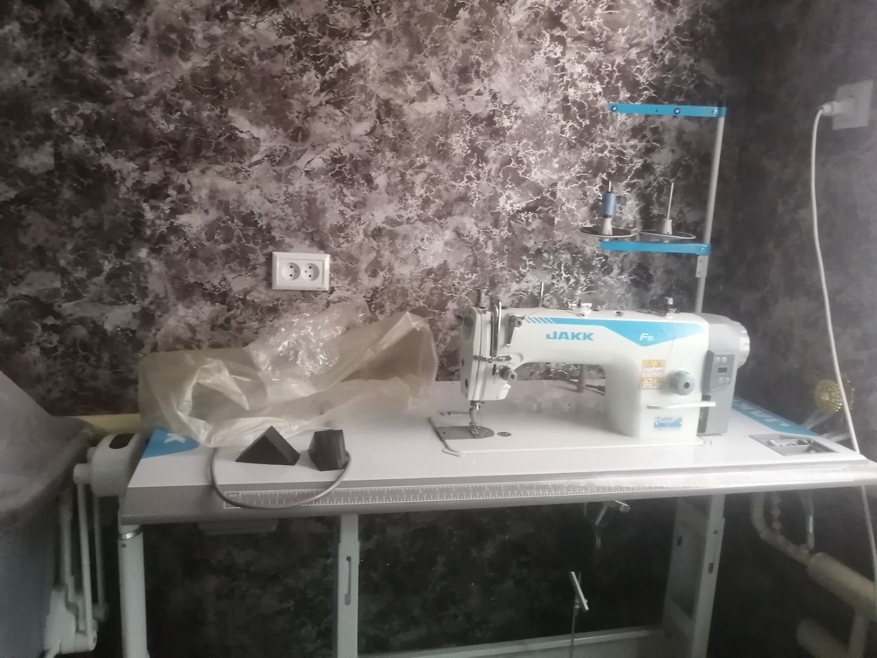 JAKK tikuv mashinasi F5 srochni sotiladi