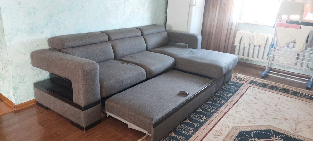 Продаётся стильный угловой диван-трансформер в отличном состоянии!