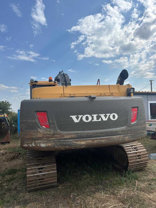 VAND Excavator pe senile Volvo 250DL