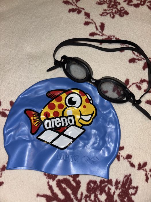 Комплект шапка и очила ,,Arena”